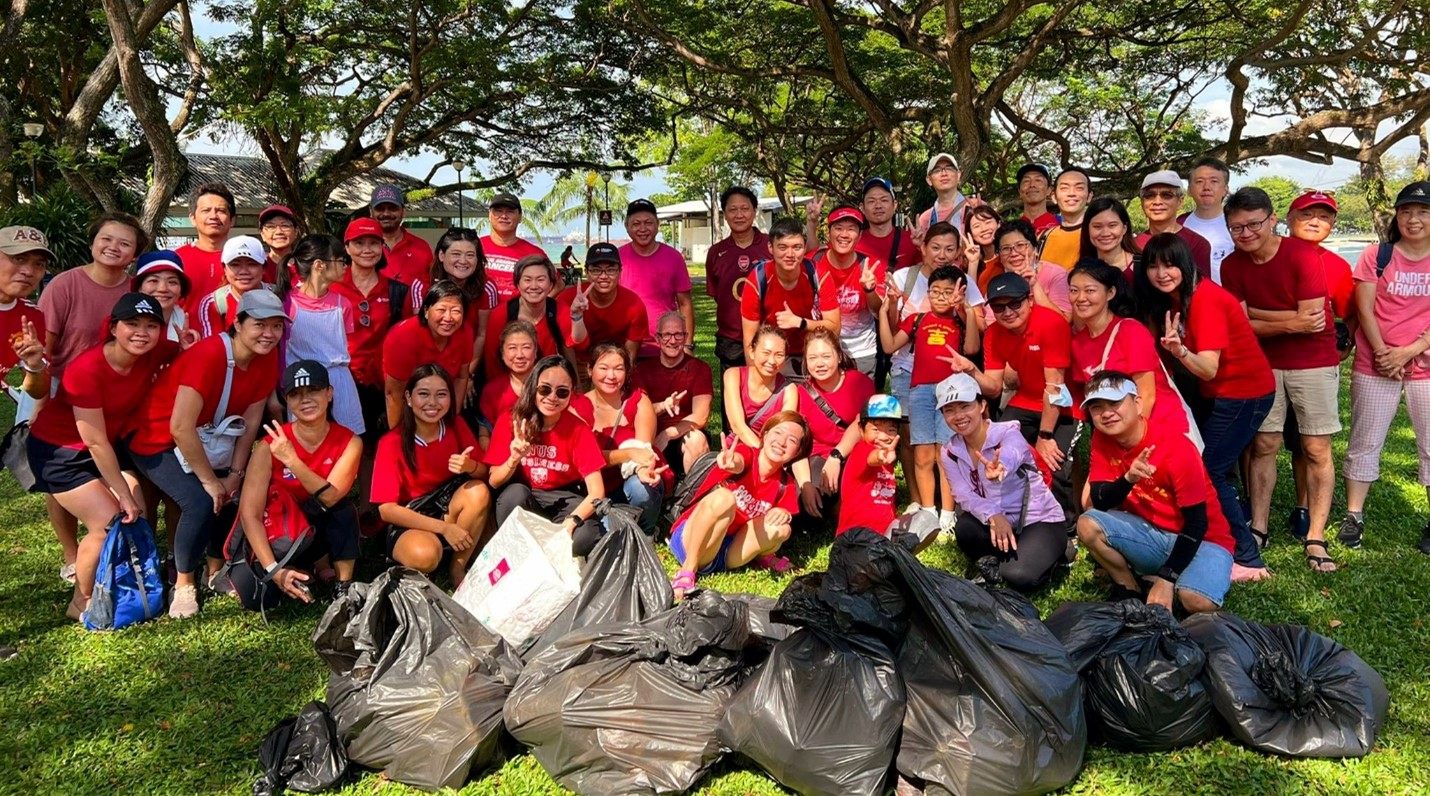 Coastal clean-up during Frasers Property’s Environment Month 2022.