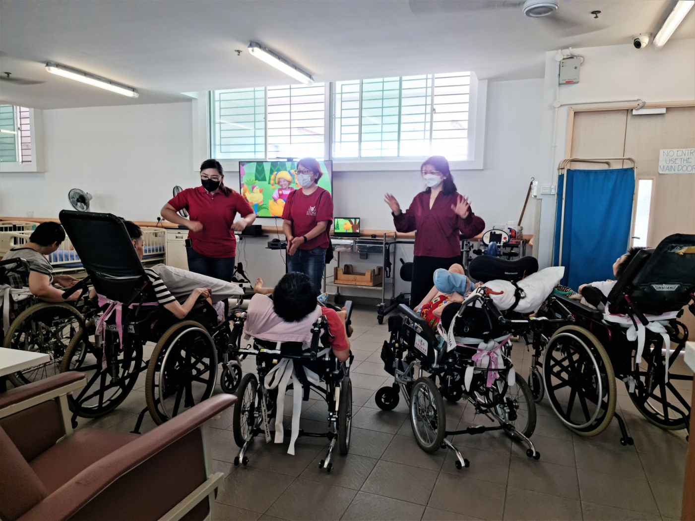 Frasers Property employees in Singapore volunteering at Red Cross Home for the Disabled during Frasers Community Month 2023.