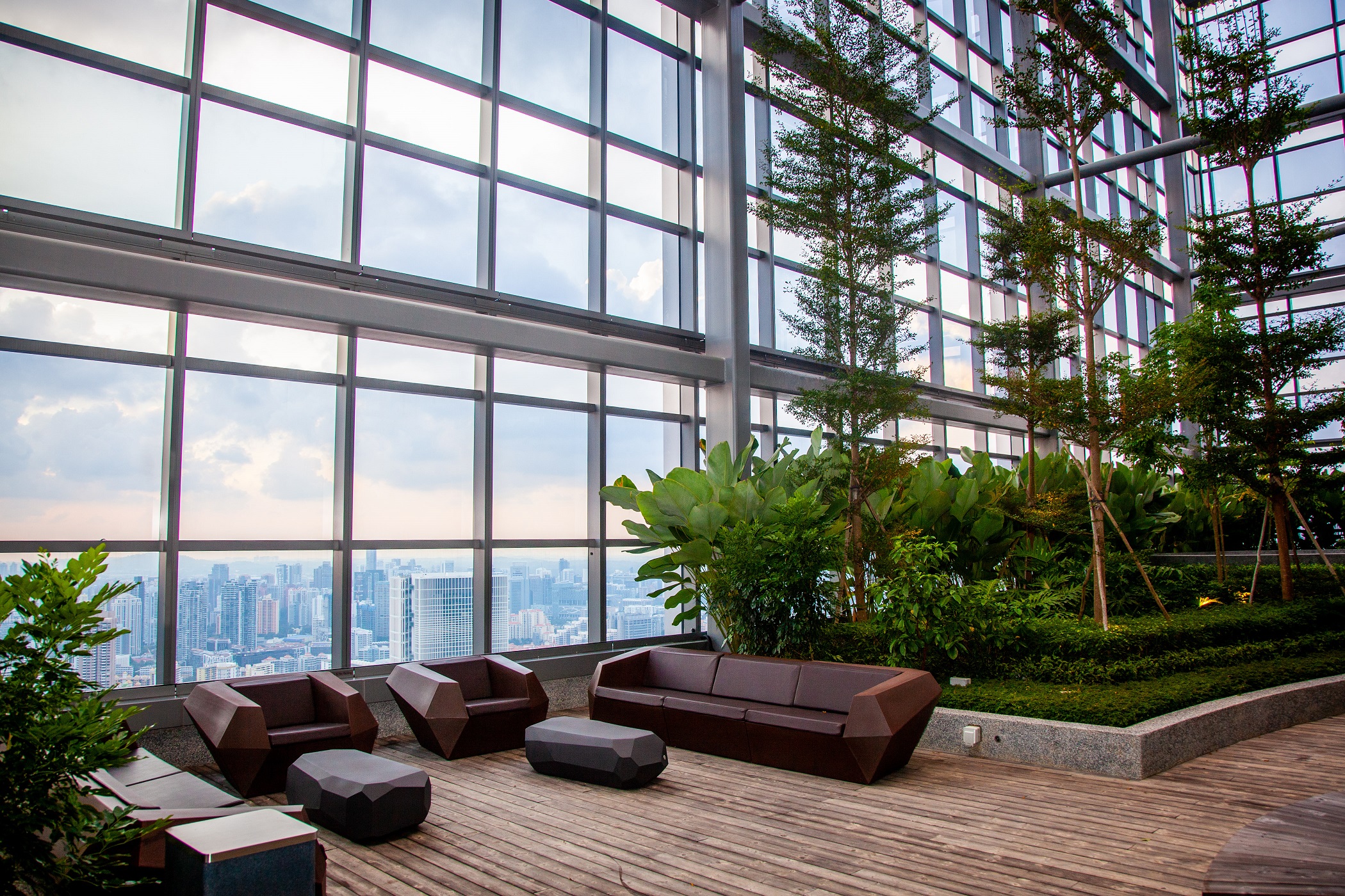 Frasers Tower, our premium Grade A CBD commercial development in Singapore has been awarded the Green Mark Platinum by Singapore’s Building and Construction Authority for its environmentally-friendly features. Featured here is The Sky Garden, one of four community zones that tenants can utilise for engagement activities.