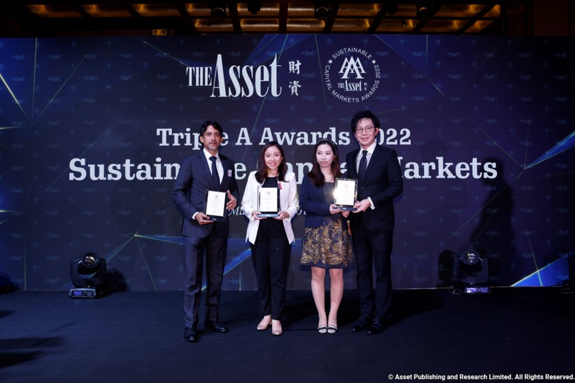 Assistant Vice President, Group Treasury, Tan Hui Hui (second from left) received the award on 14 March 2023 in Hong Kong, together with Ramal Chatterjee, Director, Head of S.E.A. Loans & Leverage Finance of Barclays Bank PLC (first from left), Benhon Tei, Vice President, ESG Finance APAC, Asian Investment Banking Division from MUFG Bank, Ltd. (third from left) and Lawrence Choi, Director, Debt Capital Markets – Loans & Bonds from MUFG Bank, Ltd. (fourth from left)