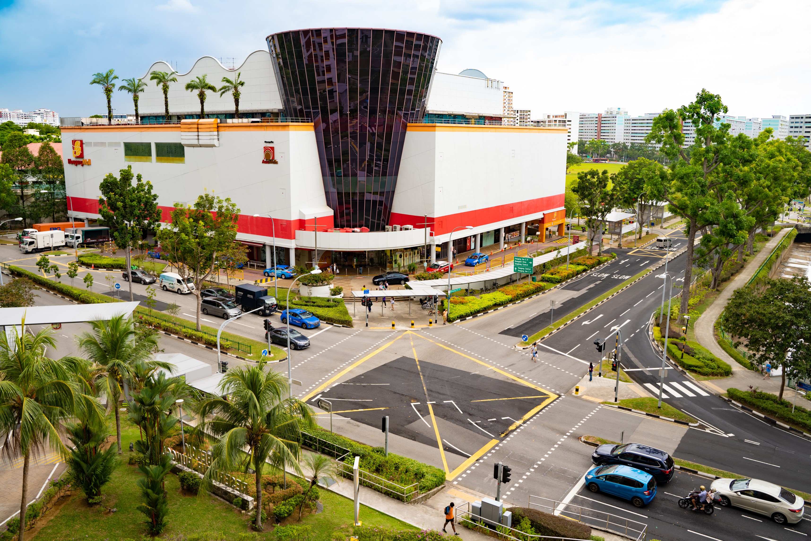 Frasers Centrepoint Asset Management Ltd. (the manager of Frasers Centrepoint Trust) regularly assesses its properties to identify improvement opportunities and continuously upgrade their buildings for optimal performance. Hougang Mall is the latest building in its portfolio to attain BCA Green Mark Platinum alongside Causeway Point, Central Plaza, Century Square, Tiong Bahru Plaza and White Sands