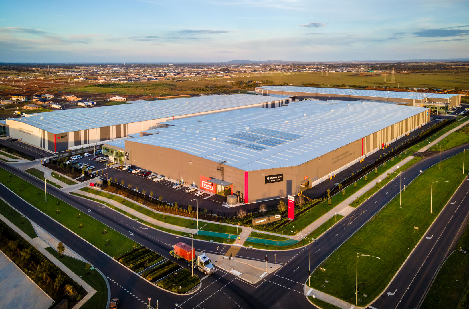 The state-of-the-art facility at Canvas West encompasses a 20,087 sqm warehouse and 714 sqm of office spaces, including a 1,300 sqm customer pick-up and trade centre, enabling direct convenience and closer support for customers