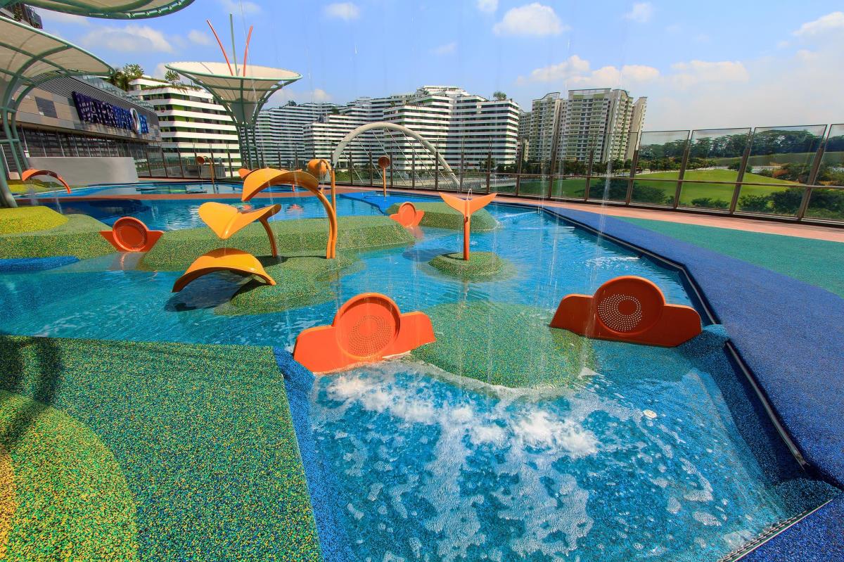 This spectacular roof-top playground overlooks the picturesque Punggol Waterway.