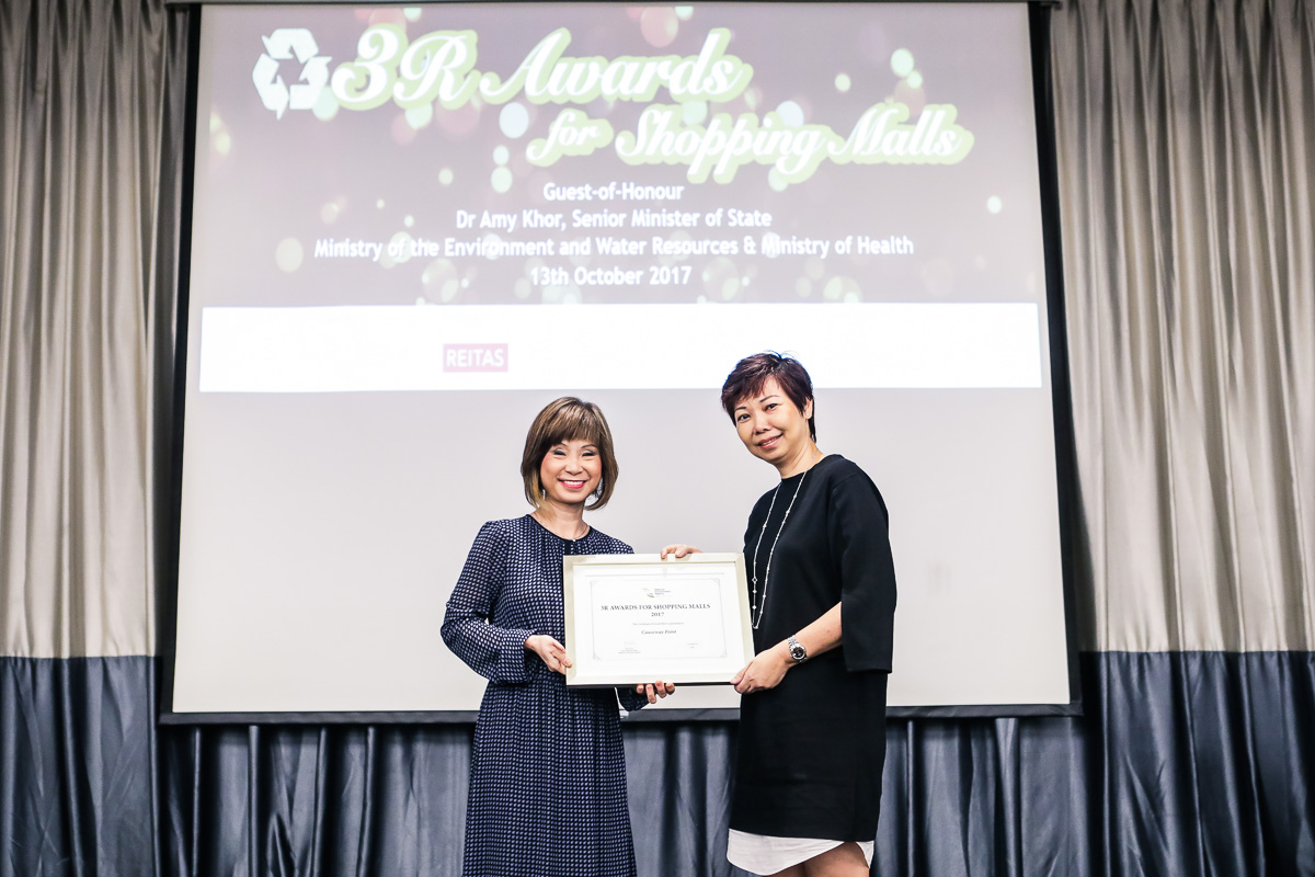 (Right) Elsie Goh, Senior Centre Manager, Causeway Point, receiving the certificate from (left) Dr Amy Khor, Senior Minister of State, Ministry of the Environment and Water Resources & Ministry of Health.