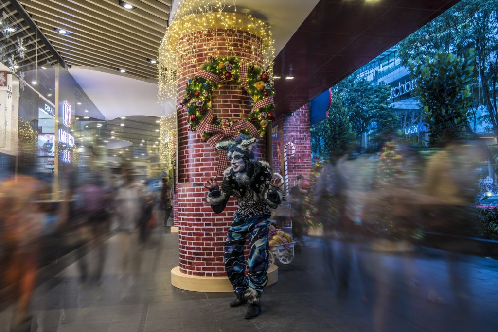  The Chesire Cat from Creativiva's Alice in Wonderland poses amongst a sea of shoppers at The Centrepoint the pre-show parade.