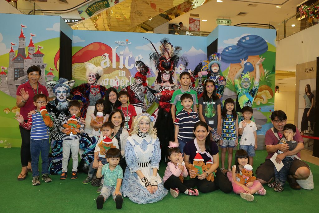  Social Media Influencers and their families were also invited to enjoy the exclusive preview of Alice in Wonderland.