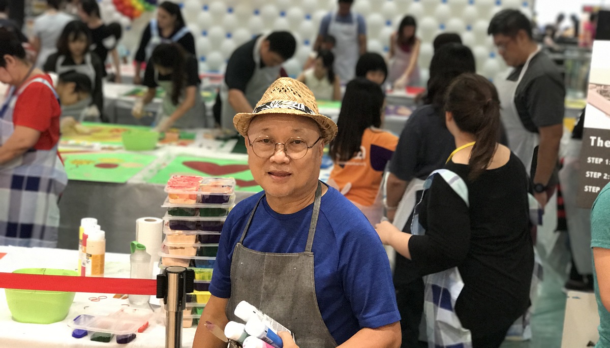 Artist, Francis Theo, was busy making his rounds during the event to offer participants some useful tips.