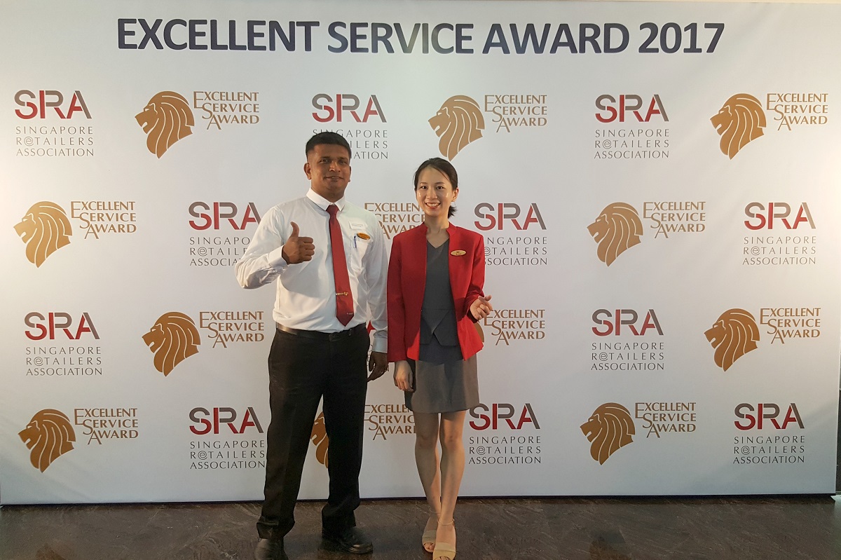 (left to right) Balakrishnan (Bala) Gopinathan and Chen Tianmang Vicky, recipients of the Star Award.