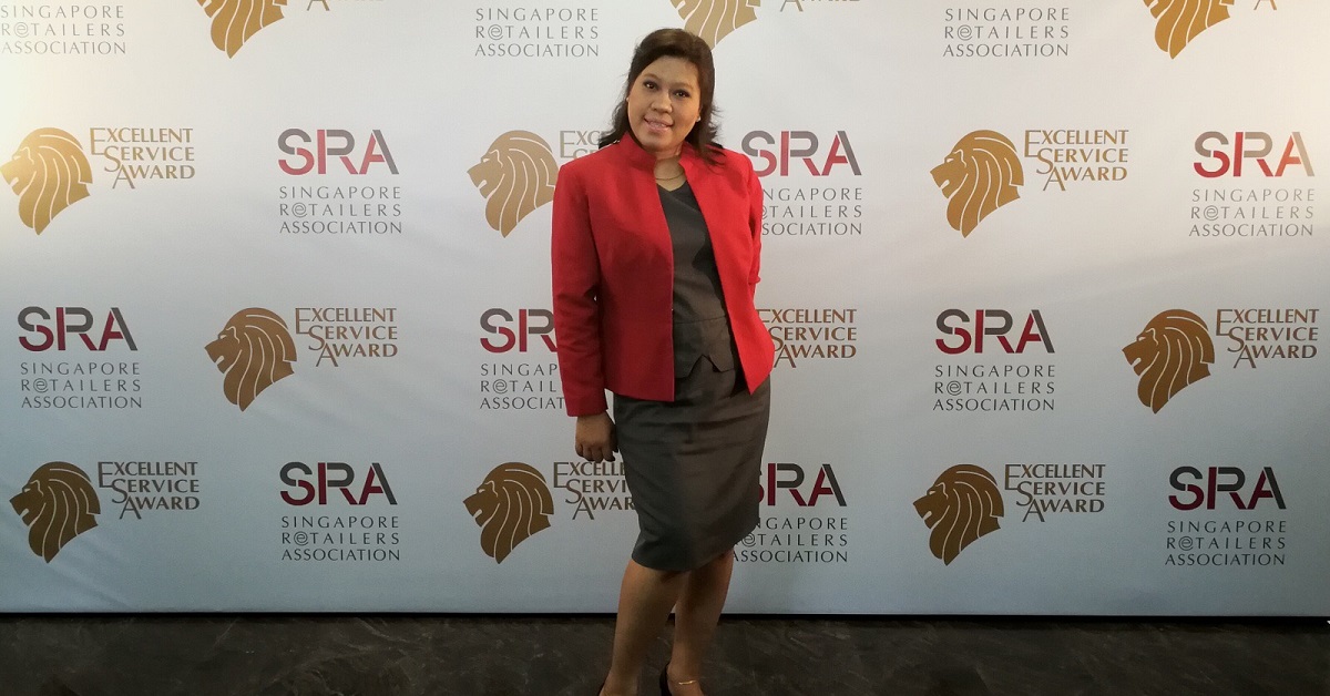  Sumi’ati all smiles at the Singapore Retailers Association (SRA) Excellent Service Awards 2017