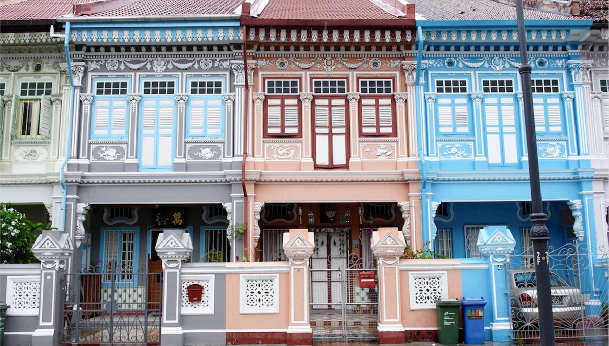 This row of Peranakan houses, built in 1927, is characterised by the prominent ceramic tiles with floral and geometrical designs.   