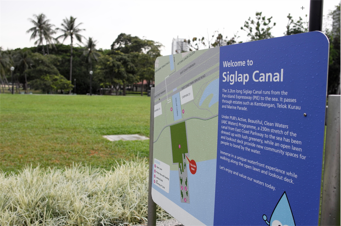 The lookout and lawn deck at the end of Siglap Canal is the latest addition to East Coast Park, having opened only recently in March.