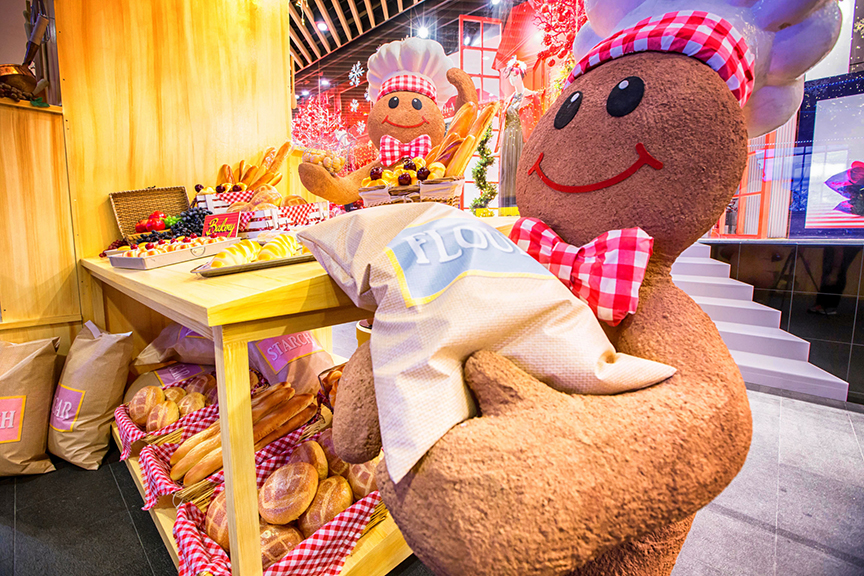 Gingerbread Men and a luxurious spread of festive pastries for shoppers to enjoy at The Centrepoint