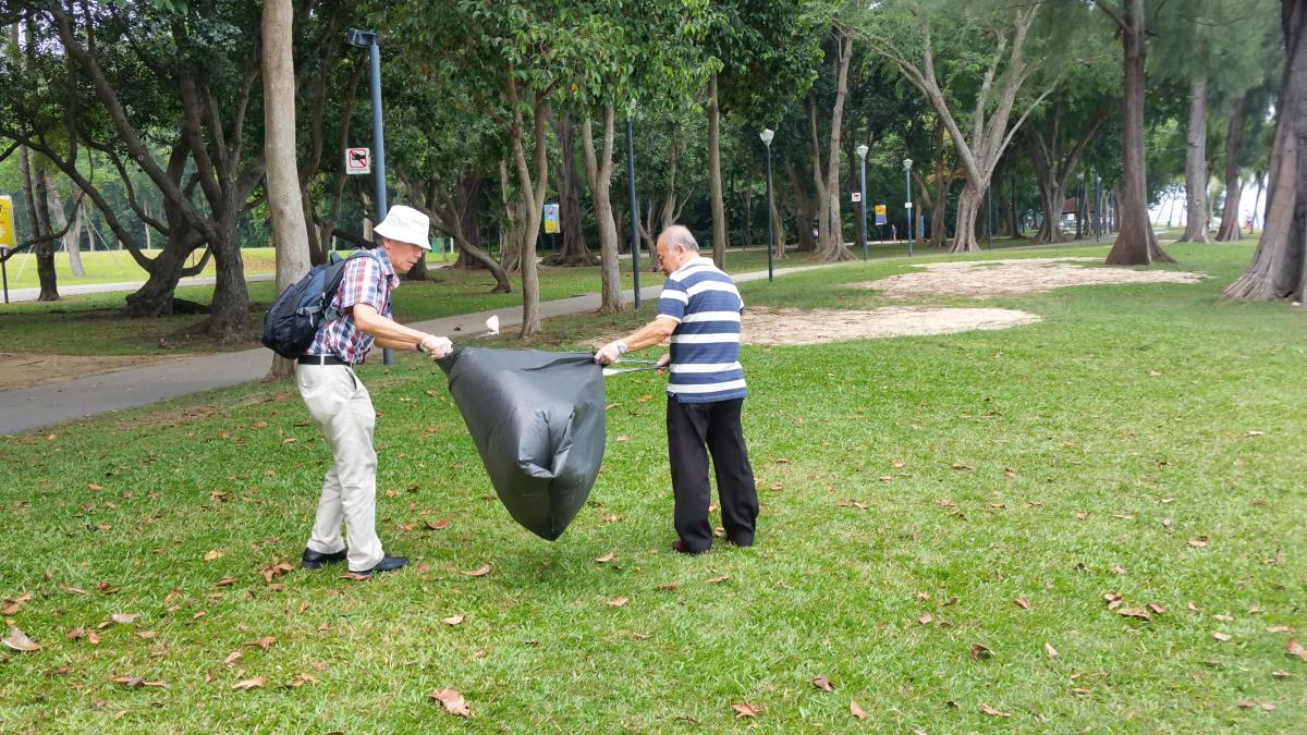  Staff working hand-in-hand to clean up East Coast Park. The clean-up was a great bonding activity for staff from various business units.