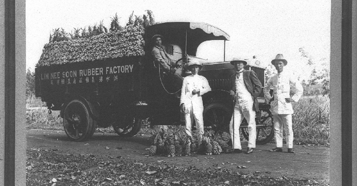 “Pineapple King” Lim Nee Soon (centre, standing) stands in front of a motor truck from his rubber factory, fully loaded with pineapples. Lim Chong Hsien Collection, courtesy of National Archives of Singapore.