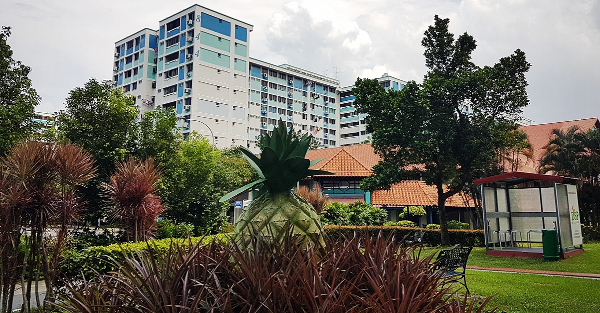 A giant pineapple sculpture, created as part of a new art trail in Yishun was launched on 31 July 2016 to commemorates Yishun’s history with the Pineapple King, Nee Soon.